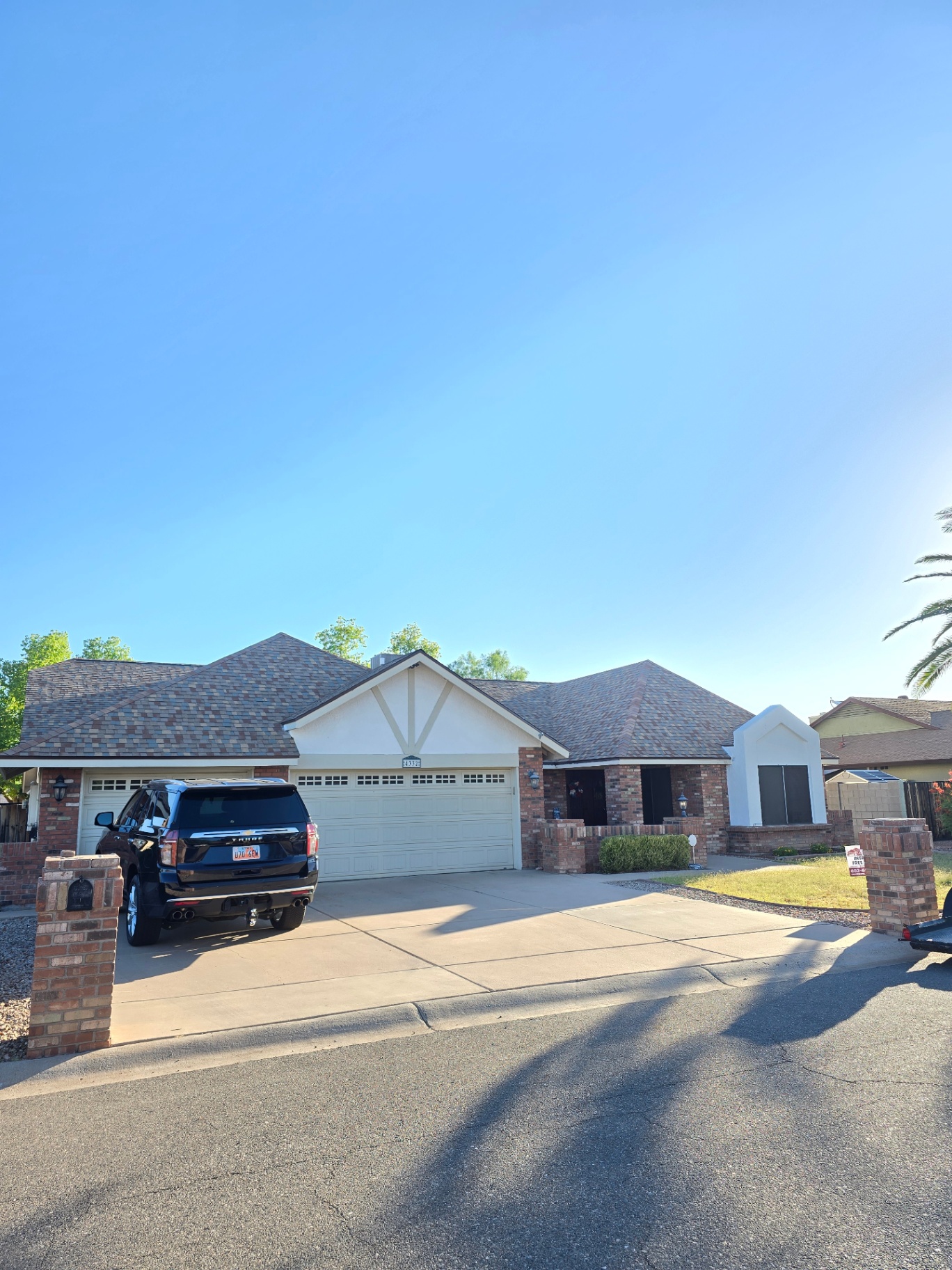 Completed architectural shingle re-roof, full street view of the finished home