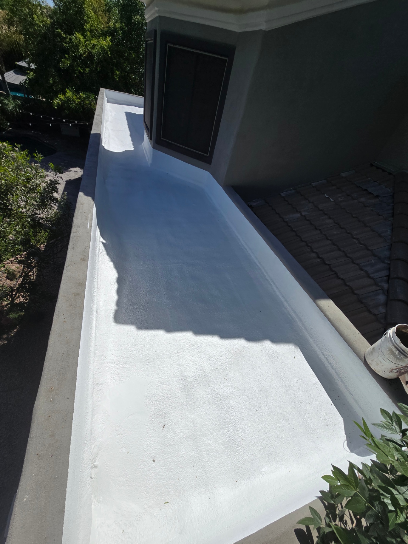 Smooth elastomeric coating applied over parapet wall on an Arizona home